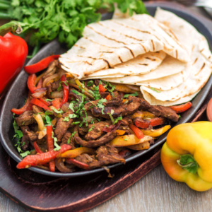 FAJITAS, CHOOSE BETWEEN (BEEF OR CHICKEN)